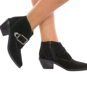 Vince Camuto Ashena Midas Fashion Zipper Pointed Toe Ankle Booties Size 9.5 NWT